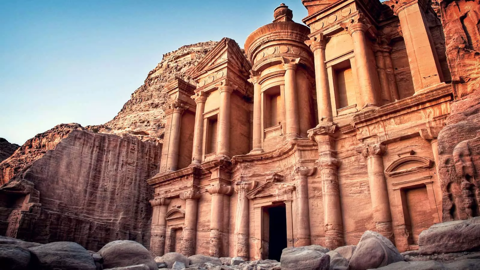 Do you know The most important tourist places in Jordan are Amman?!